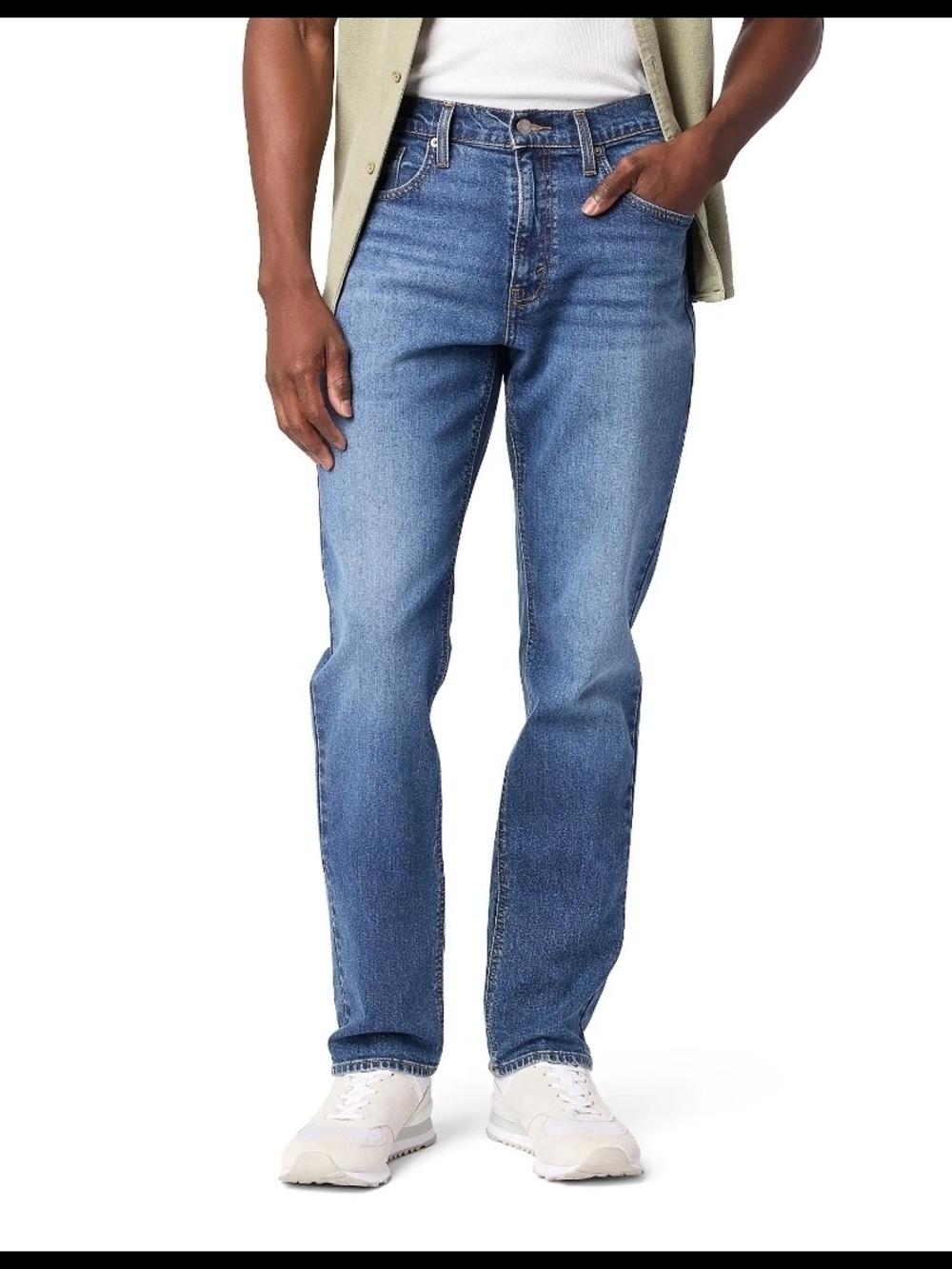 Levi's Signature Men's Athletic Cut Straight-Leg Jeans in Med. Blue Wash.  28x30